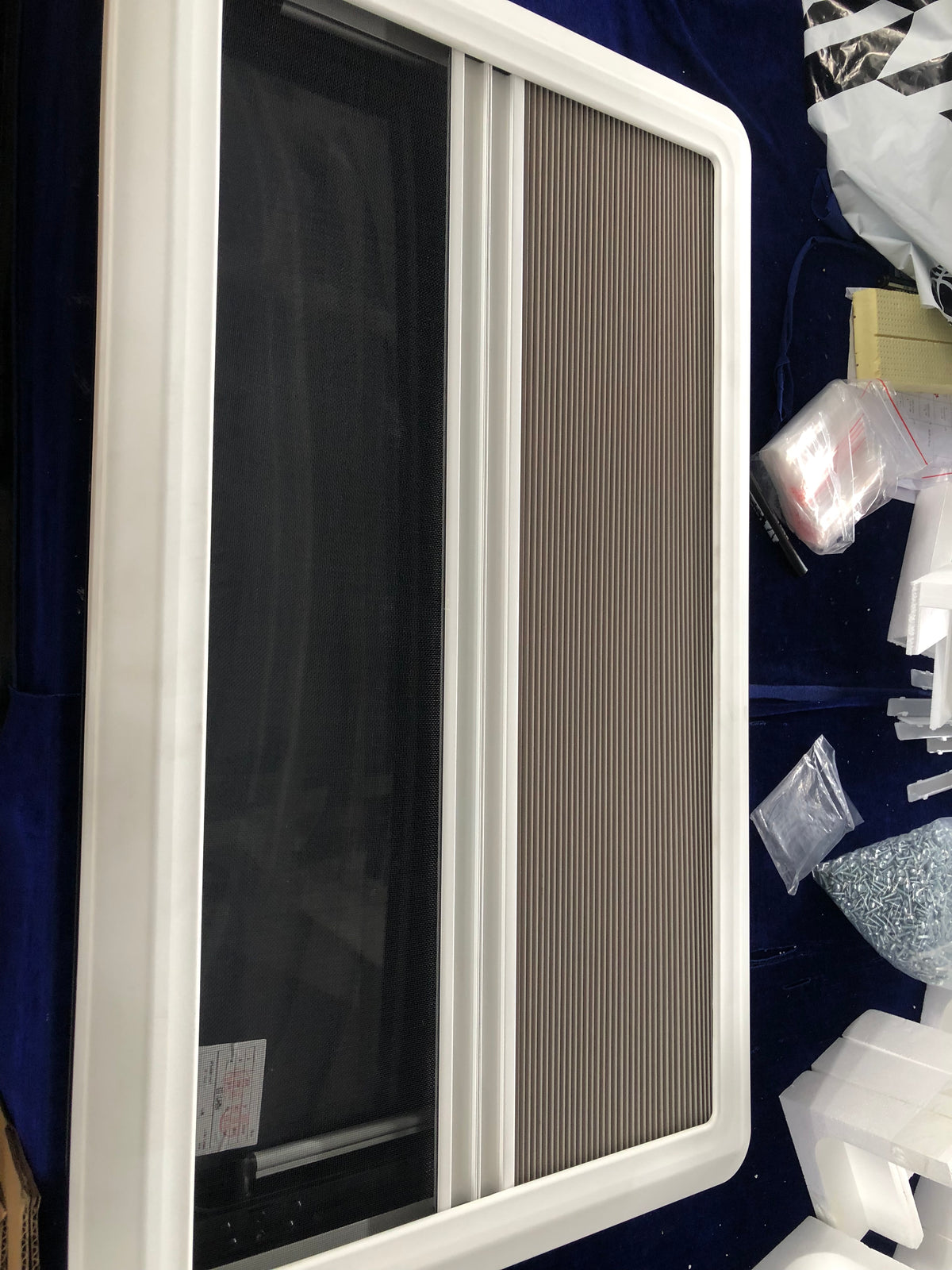 Lance 830 Window replacement, 900mm x 520mm x R70 RV window