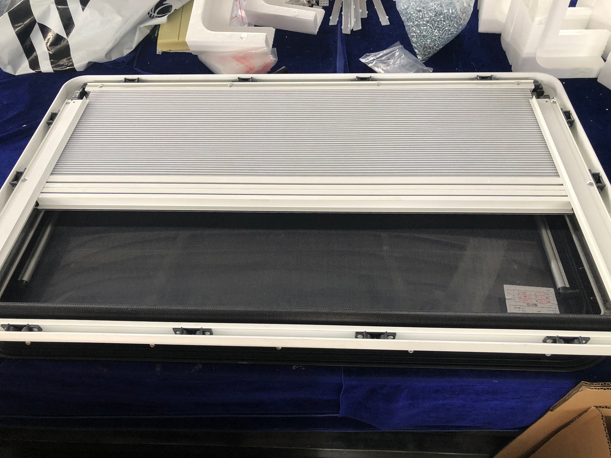 Lance 830 Window replacement, 900mm x 520mm x R70 RV window