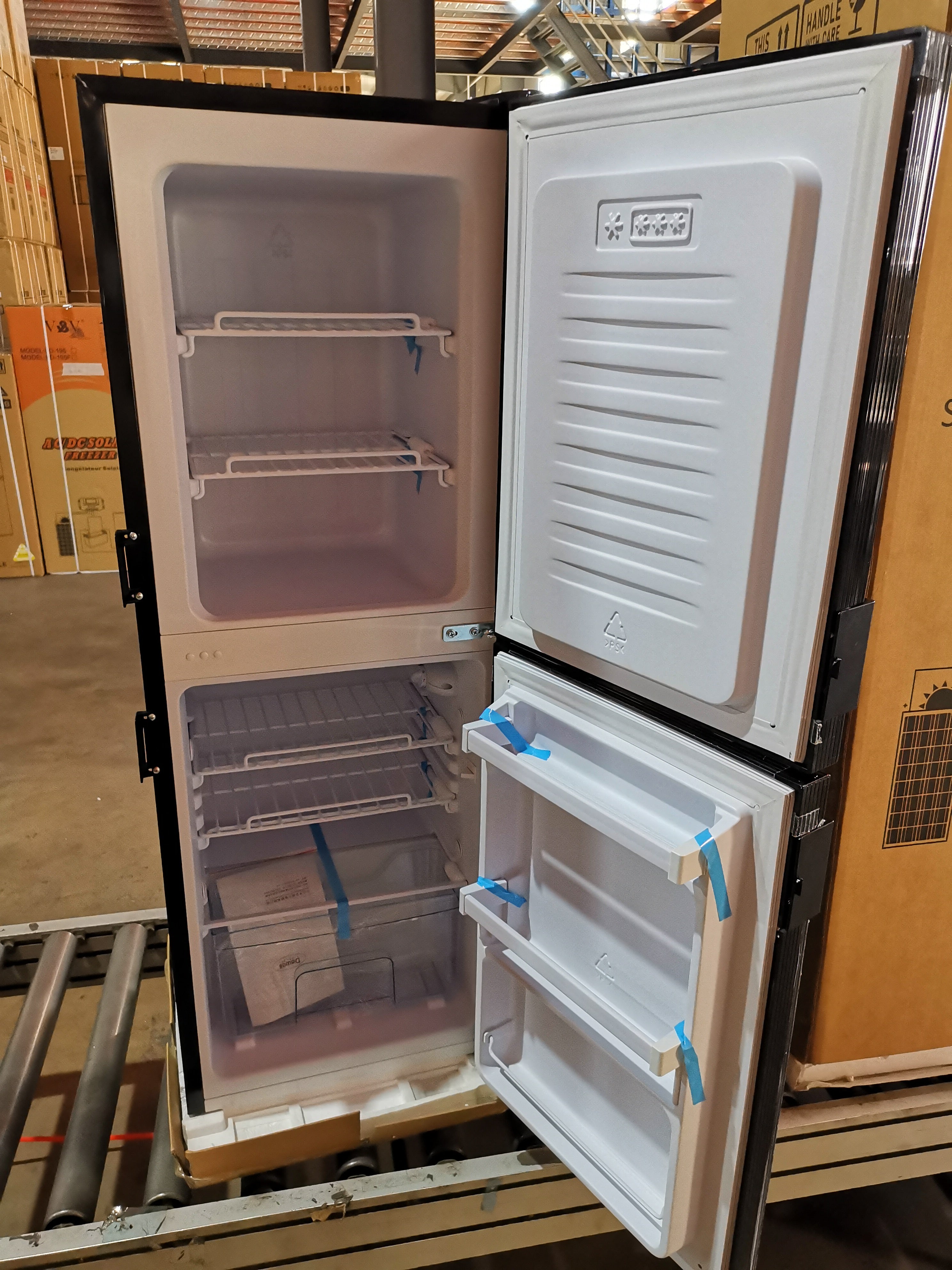 DC 12V/24V 4.5 Cube feet (128L) RV Refrigerator with door lock,Black, Right Hand Hinge