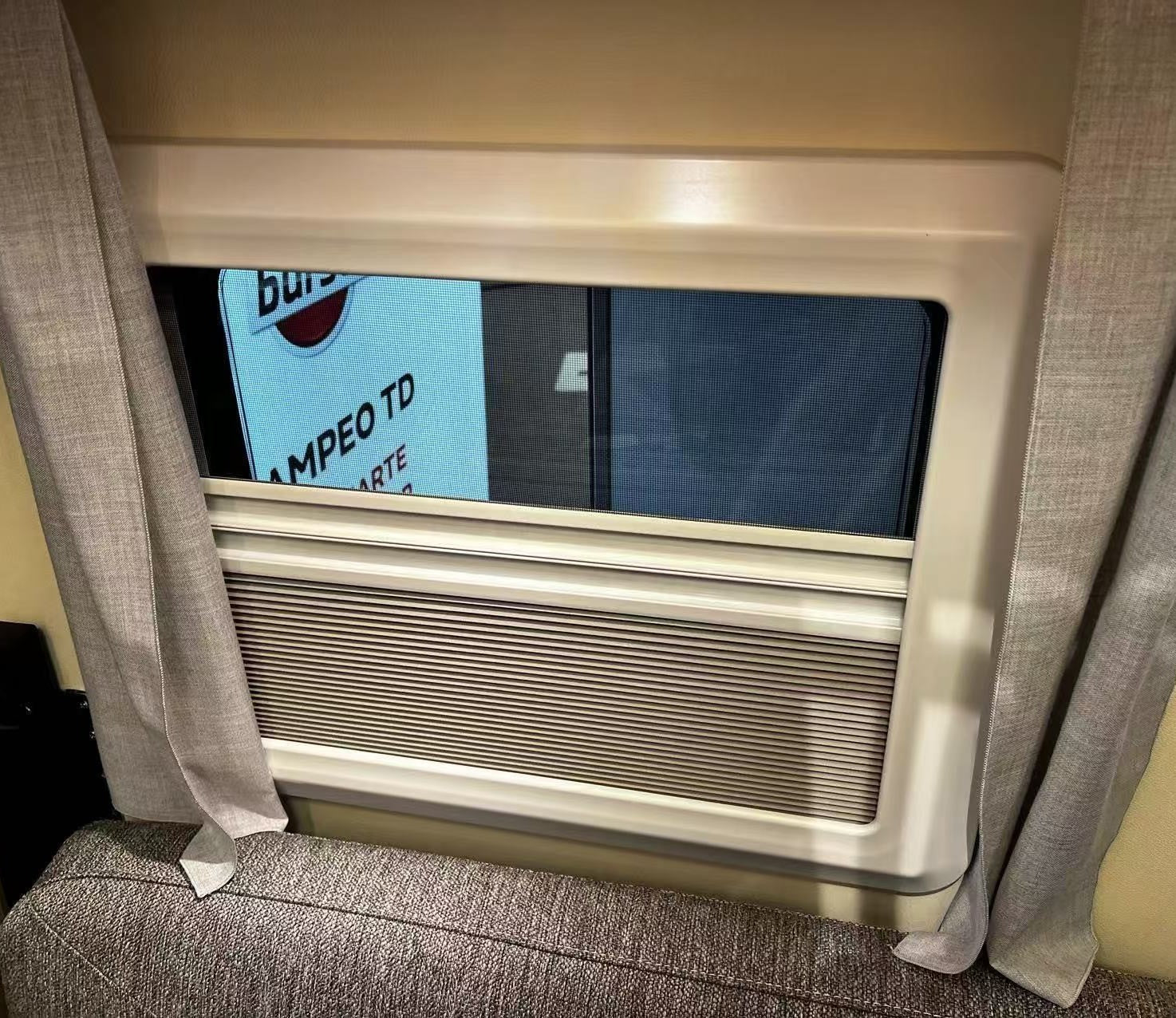 Premium RV Window – One-Piece Frame with Double-Layer Acrylic Glass