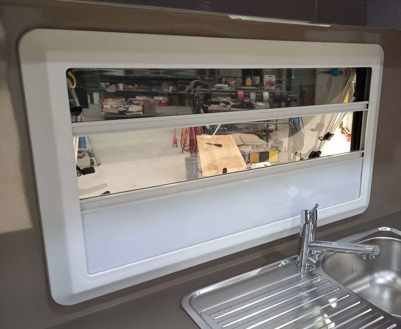 Premium RV Window – One-Piece Frame with Double-Layer Acrylic Glass